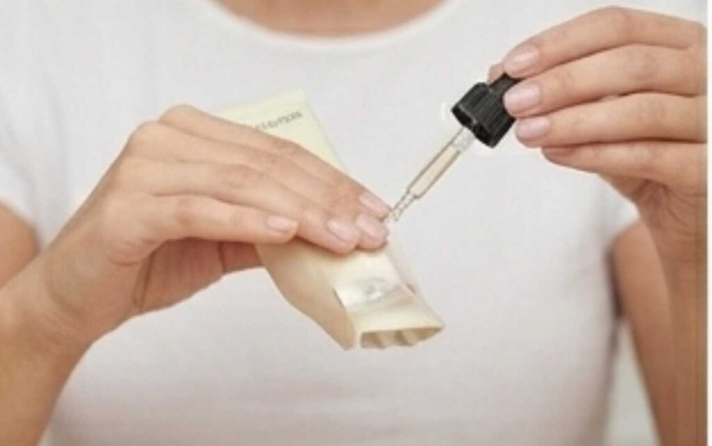 Moisturise Your Hands and Nails