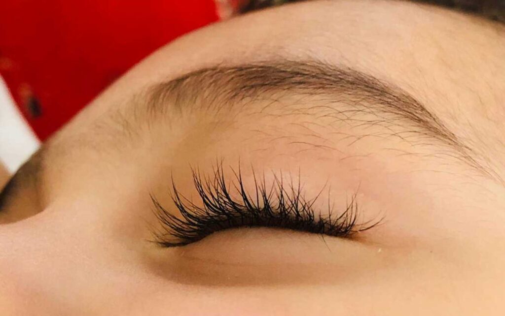 Hybrid Eyelash Extensions